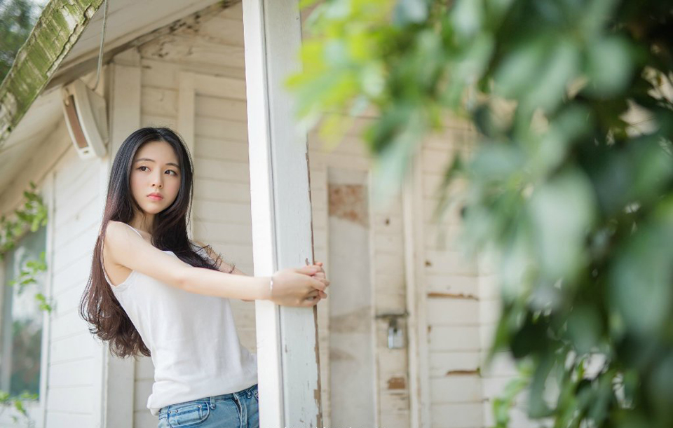 人，真是奇怪，没有外人来证明你，就往往看不出自己的价值。——三毛《撒哈拉的故事》